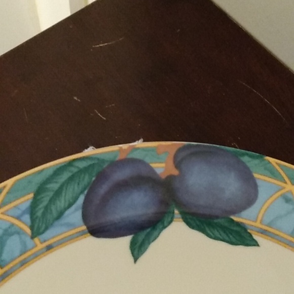 Porcelain Victoria Beal Forbidden Fruit Bowl 9024 - Picture 3 of 7